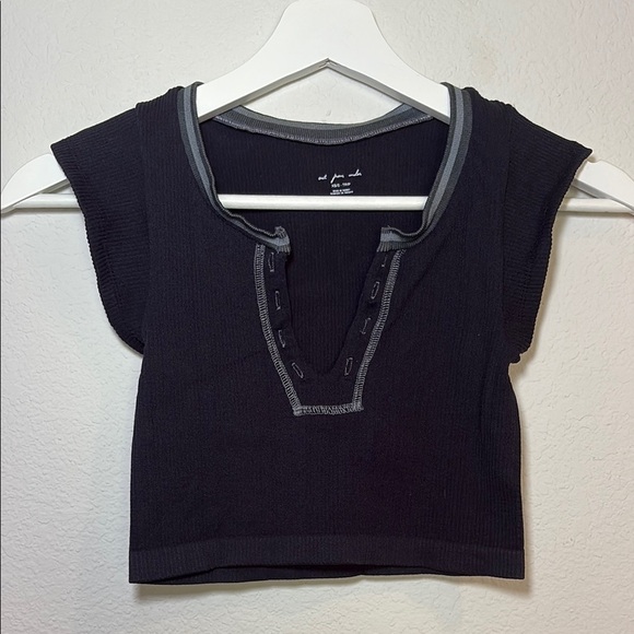 Urban Outfitters Out From Under Go for Gold Black Seamless Top size XS small - Picture 2 of 5
